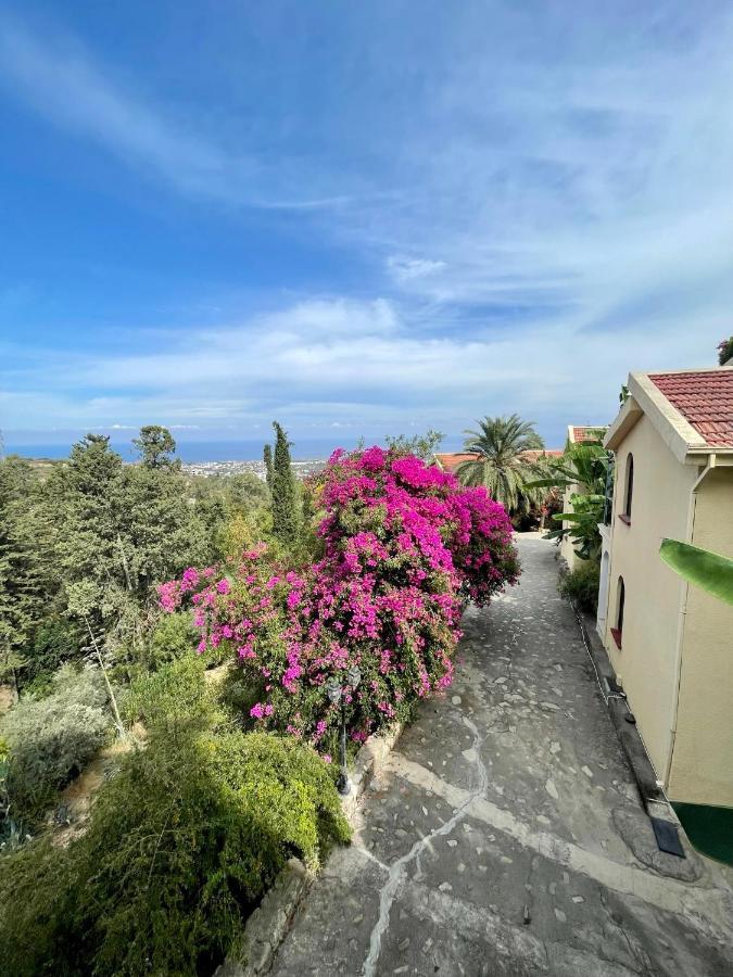 Albergue Bellapais Gardens Exterior foto