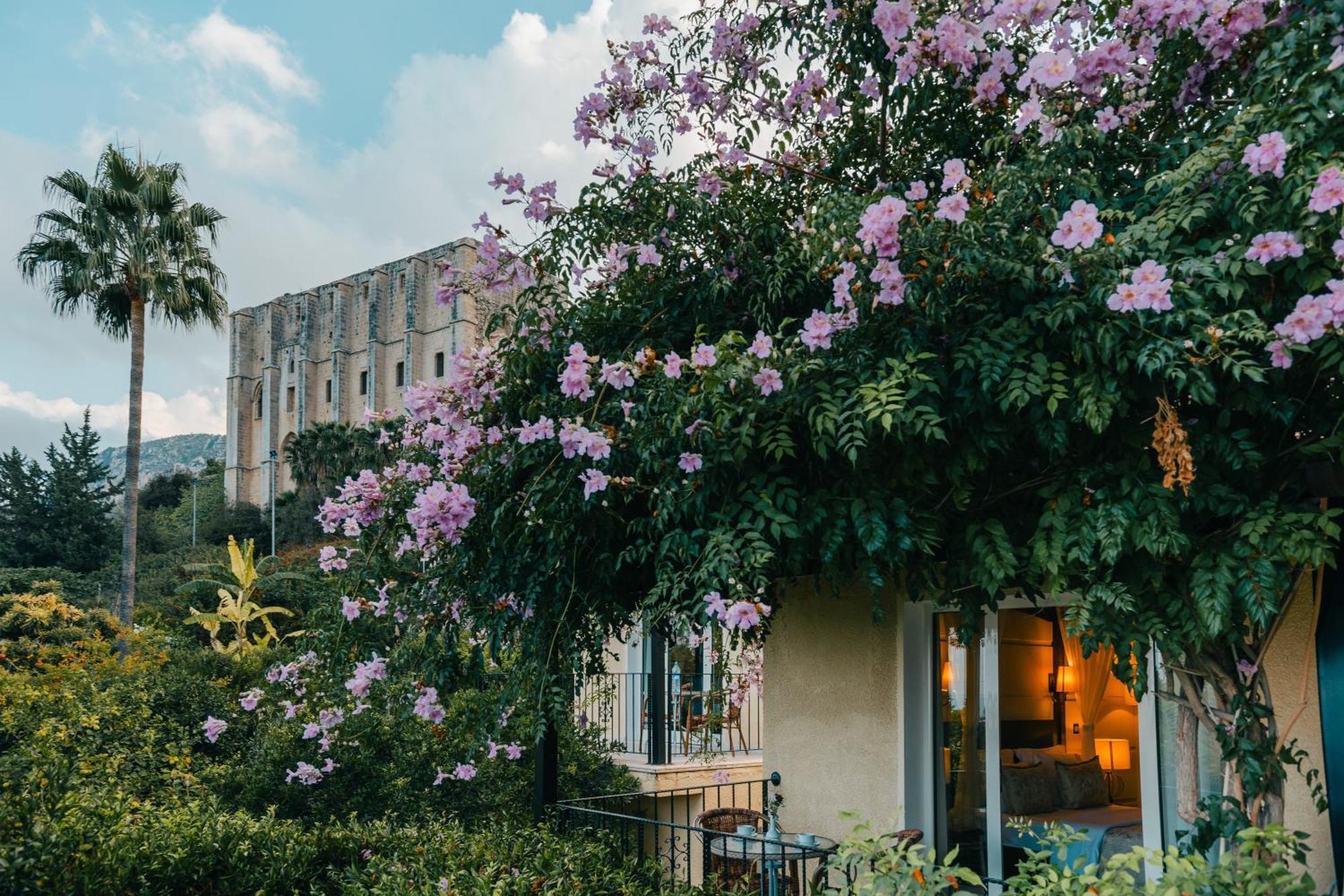 Albergue Bellapais Gardens Exterior foto
